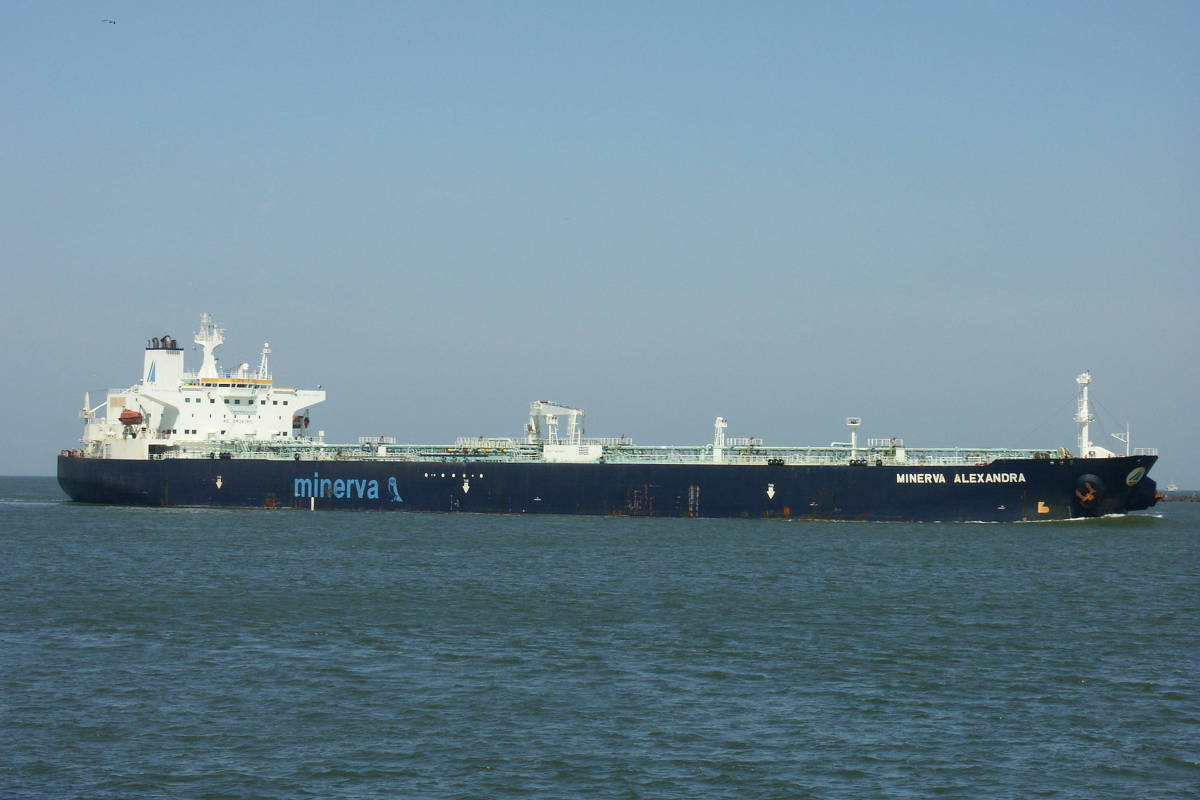 Mais 4 navios gregos estão entre os investigados por vazamento de óleo