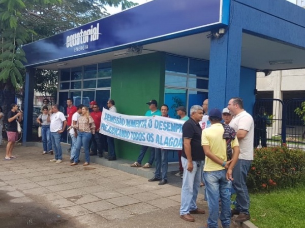 Funcionários da Equatorial protestam contra demissões em massa