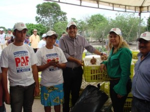 Programa de Avicultura Familiar entrega aves em Traipu