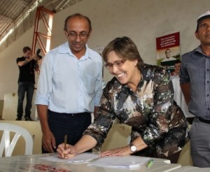 Prefeita de Arapiraca assina negociação de dívidas de produtores rurais