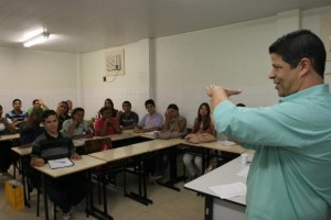 Governo oferece Curso Básico de Libras para professores do Estado