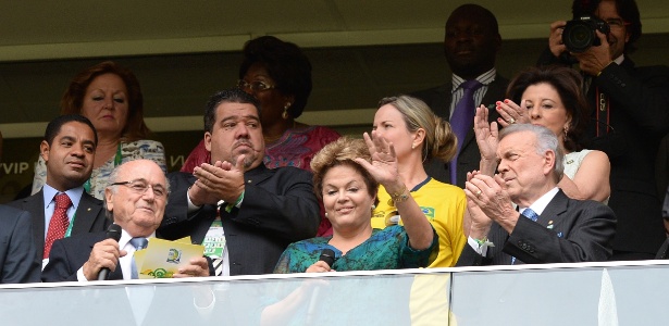 “Não me abaterei com isso”, diz Dilma sobre hostilidade na abertura da Copa