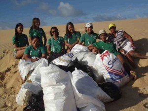 Jovens de Piaçabuçu realizam mutirão de limpeza na foz do São Francisco