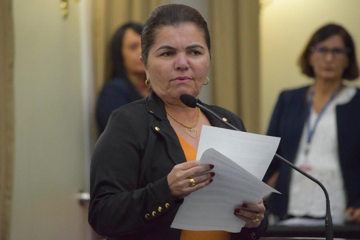 Deputado sai em defesa de Ângela Garrote após boicote do prefeito de Palmeira dos Índios