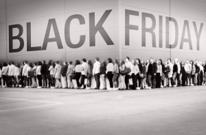 Procon faz plantão virtual para auxiliar consumidores no Black Friday