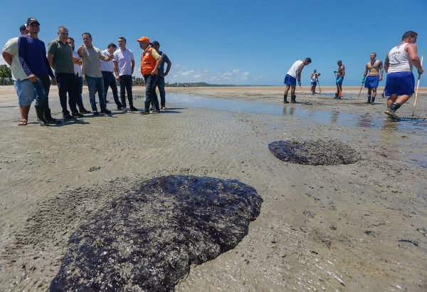 GTA lança nota sobre situação do óleo nas praias de Alagoas