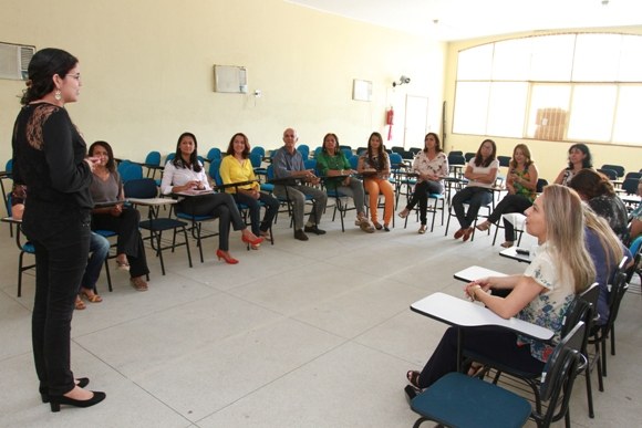 Servidores da Educação participam de oficina sobre afetividade e saúde