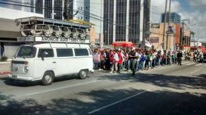 PM coordena deslocamento pacífico de estudantes pela Fernandes Lima