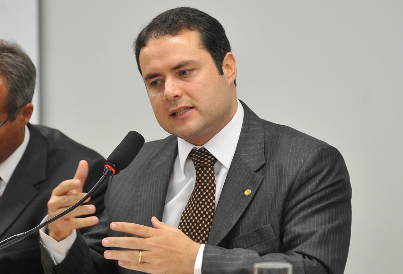 Crise financeira e LRF impedem estado de contratar pessoal, diz Renan Filho
