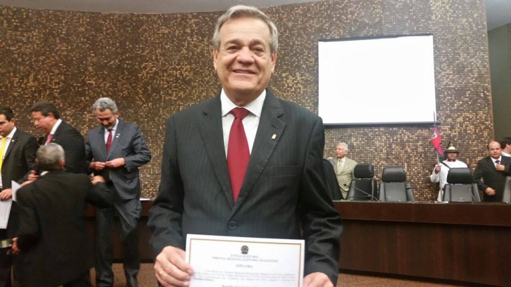 Ronaldo Lessa avisa que não é candidato a prefeito de Maceió