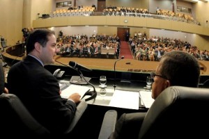 Governador participa de discussão sobre embate entre interesse público e privado