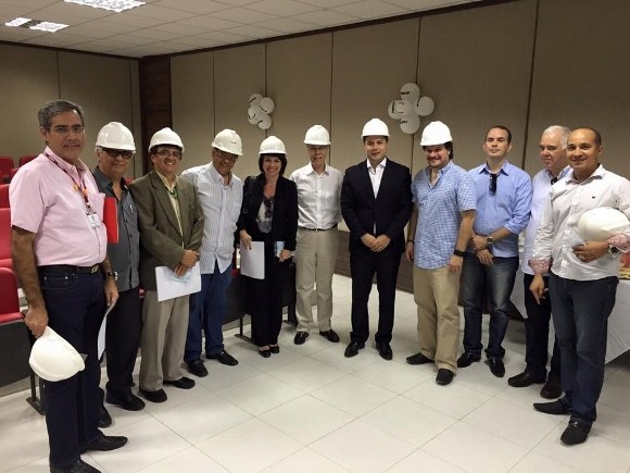 Governador visita Pamesa e negocia levar indústria para Alagoas