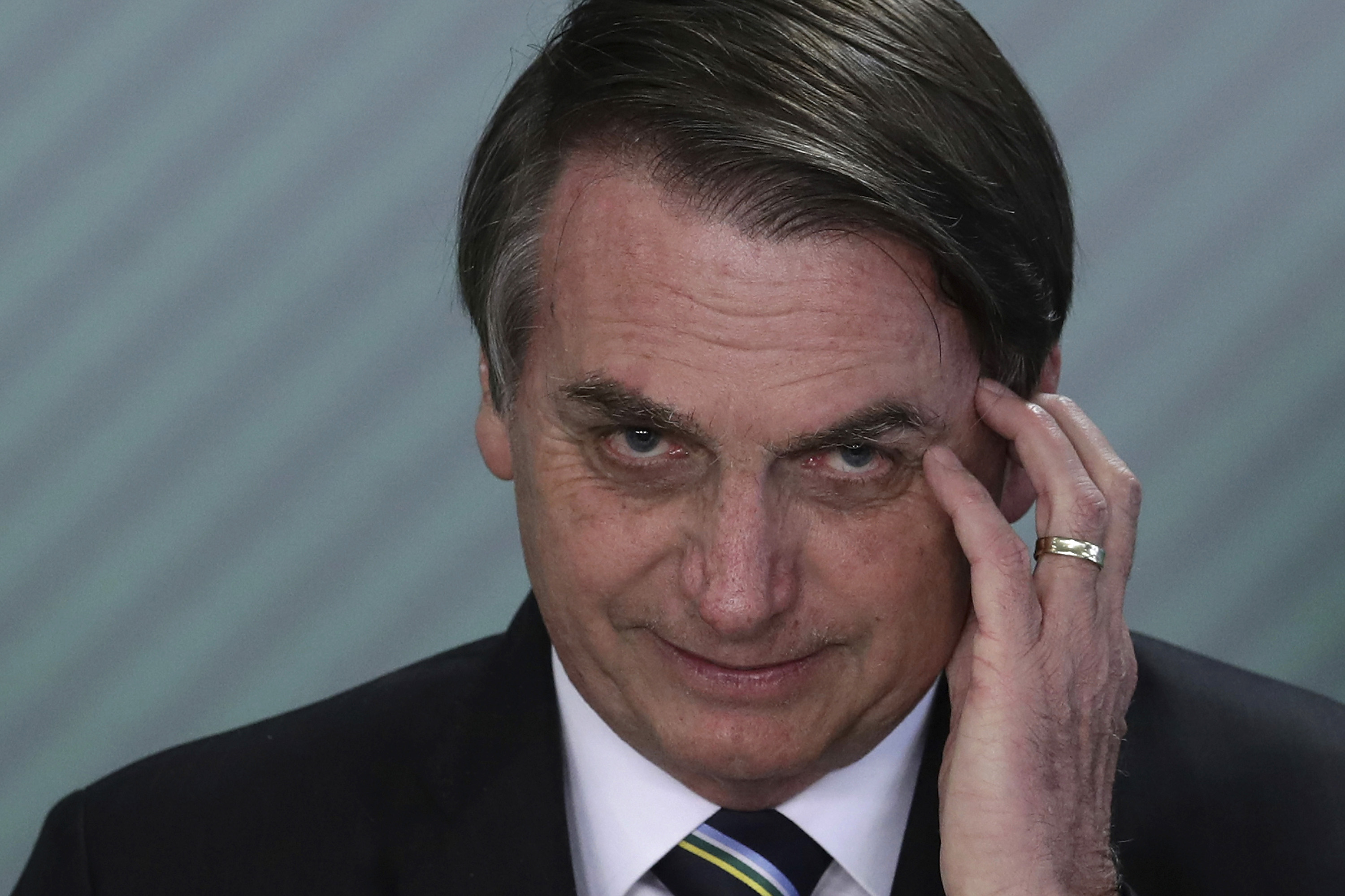 Bolsonaro admite preocupação com Flávio e fala da amizade com Queiroz