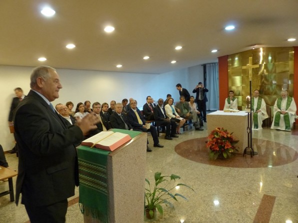 De volta à polêmica: Carimbão lança Frente Parlamentar Católica