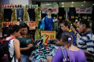 Renda média do brasileiro cai 1,9% em maio, mostra IBGE