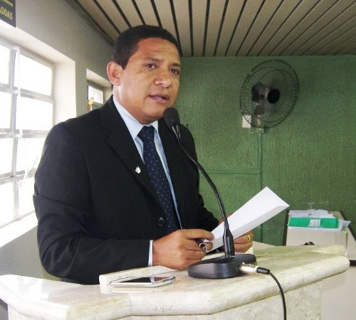 Júlio Cezar, o candidato a governador de Téo, é perseguido no PSDB