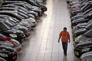 Venda do setor automotivo cai quase 20% em abril na comparação com 2014