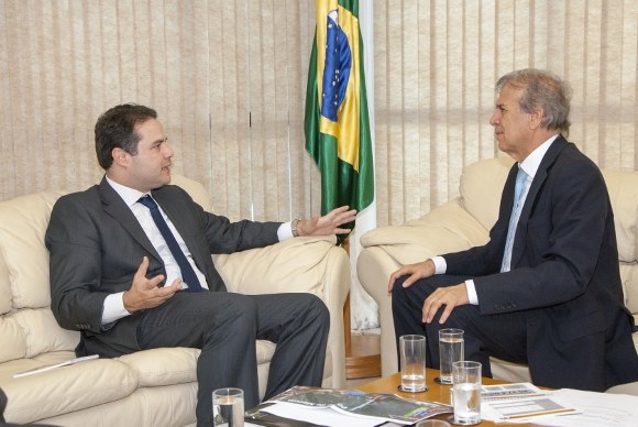 Renan Filho propõe construção de terminal marítimo de passageiros