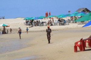 Capacitação beneficia trabalhadores do turismo na praia do Gunga, em Roteiro