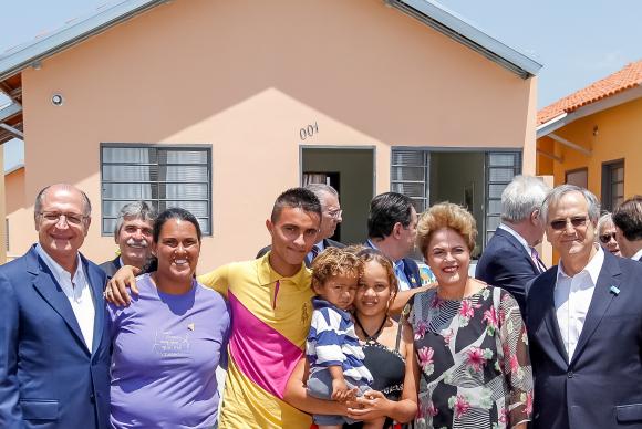 Dilma defende uso de tributos para financiar Minha Casa, Minha Vida