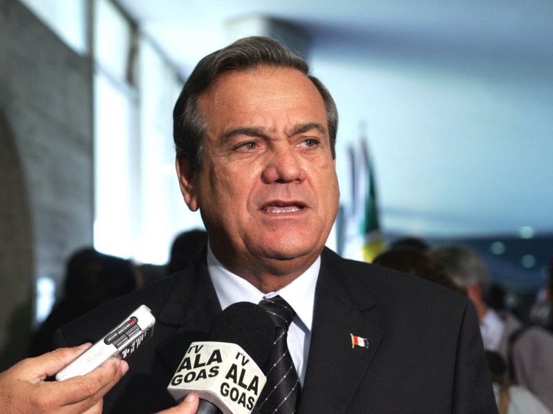Ronaldo Lessa “desiste” de disputar presidência da Câmara Federal