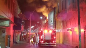Estabelecimento envolvido em incêndio no Centro de Maceió apresentava irregularidades