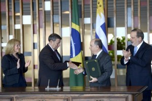 Brasil e Uruguai assinam acordo automotivo de livre comércio