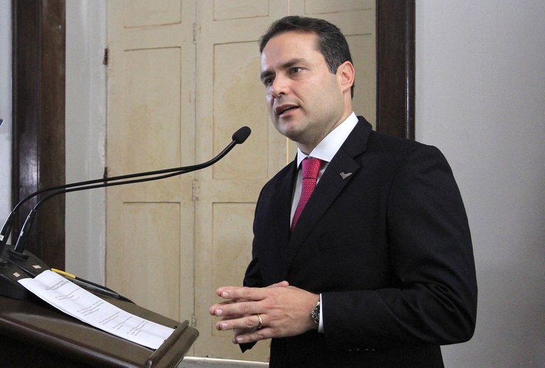 Renan Filho participa de encontro de governadores no Senado