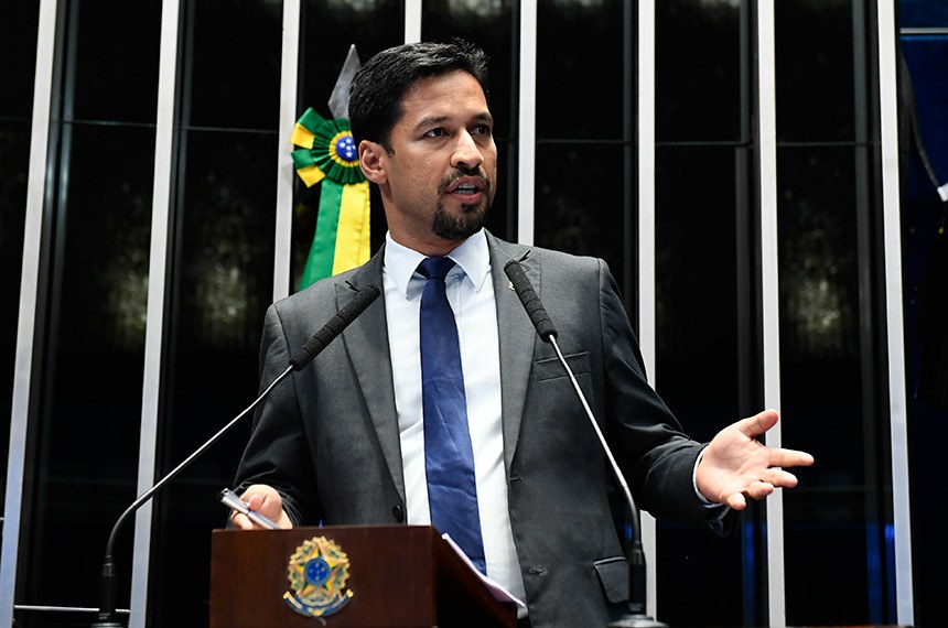 Rodrigo Cunha destaca fraudes no transporte escolar em AL