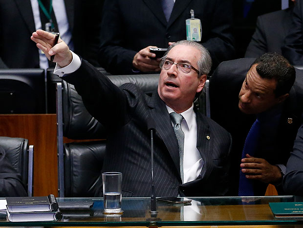 Ministro do STF determina afastamento de Cunha do mandato de deputado