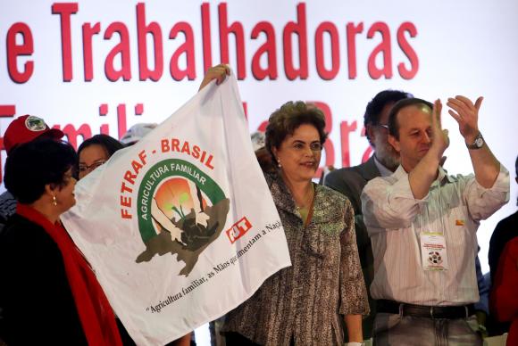 Com presença de Dilma, congresso de agricultores familiares critica governo