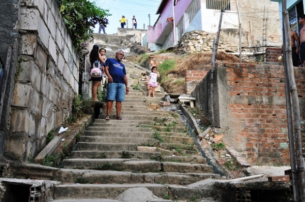 Estado inicia obras de escadarias e pontilhões nas grotas de Maceió