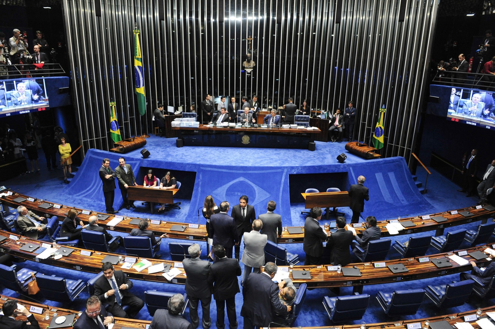 Dilma ou Temer? Os 3 senadores de Alagoas estão indecisos na votação final do impeachment