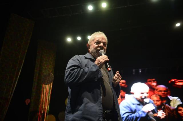 Lula diz a militantes que este ano não haverá verba de empresas nas campanhas