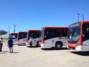 Cinco novos ônibus reforçam linha no Benedito Bentes