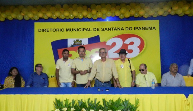 Santana do Ipanema: prefeito Mário Silva desiste e anuncia apoio a Edson Magalhães