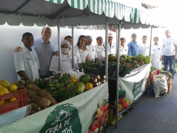 Arranjo Produtivo Fruticultura no Vale do Mundaú participa de feira orgânica