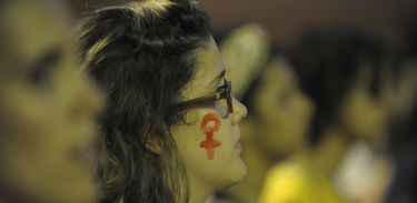 Publicada lei que garante mais proteção à mulher vítima de violência