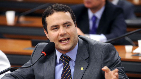 Renan Filho: “Crise econômica deve ser enfrentada com medidas fiscais e políticas”