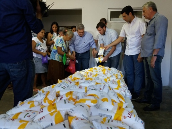 Seagri inicia ações no Governo Presente com distribuição de leite