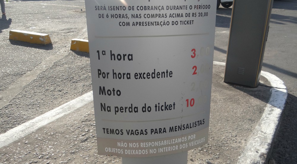 Lei que isenta da taxa de estacionamento em Maceió é promulgada e passa a valer
