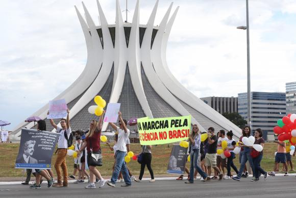 Na Marcha pela Ciência, pesquisadores pedem mais apoio para o setor no Brasil