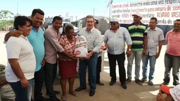 Assentamentos em Campo Alegre recebem sementes do governo