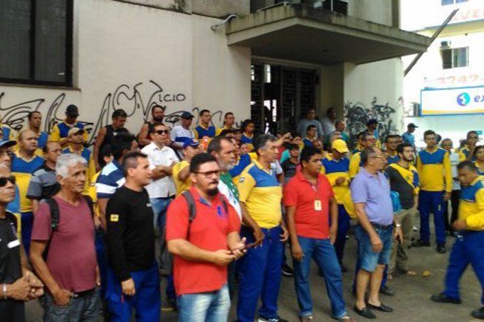 Maioria dos sindicatos de trabalhadores dos Correios mantém greve