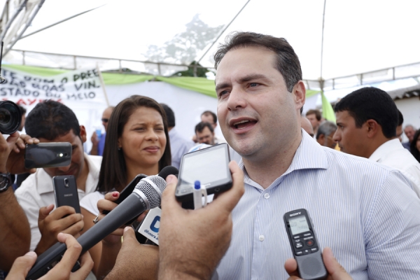 Renan Filho anuncia reajuste geral para servidores públicos