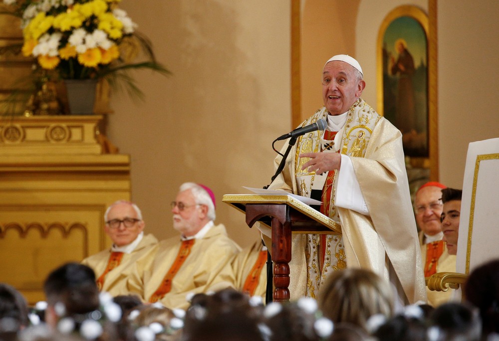 Papa Francisco torna obrigatório religiosos denunciarem casos de abusos sexuais