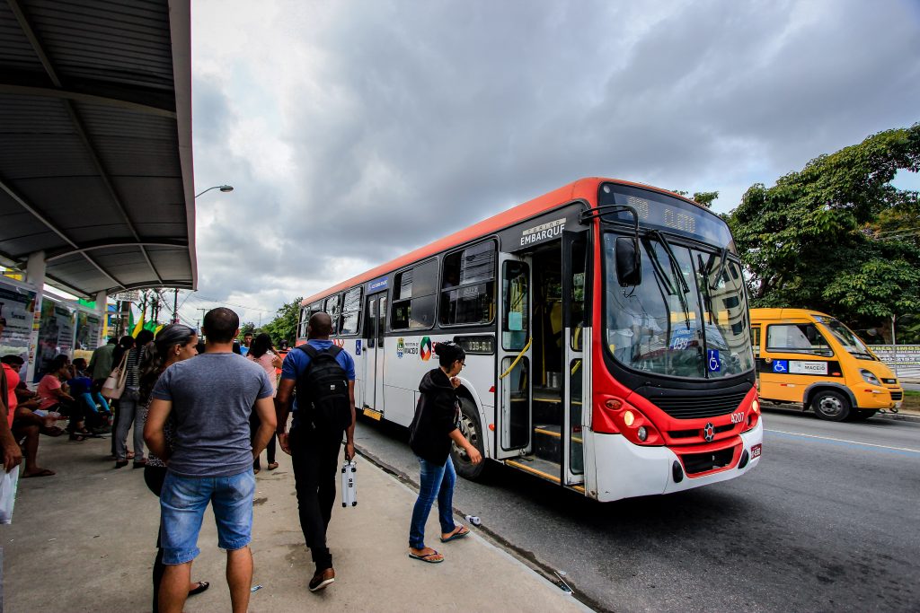 Justiça determina circulação de 70% da frota de ônibus nesta 6ª em Maceió