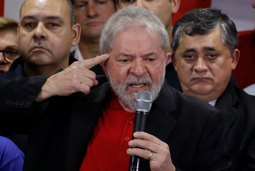 Lula fala após ser condenado, nega crimes e diz que está “no jogo”