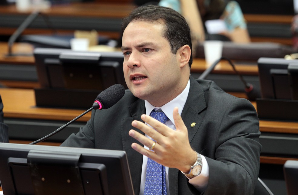 De uma só tacada, PSDB perde mais dois prefeitos para o grupo de RF