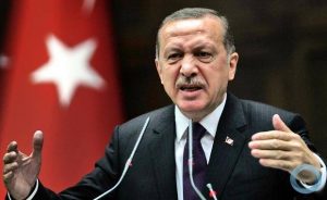 Turquia demite mais 928 funcionários e fecha dois jornais curdos